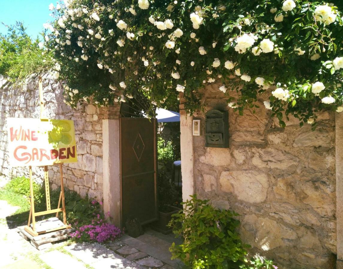Wine Garden Rooms 스크라딘 외부 사진